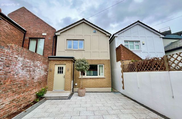 Raglan Lane, Ballsbridge, Dublin 4 - Click to view photos