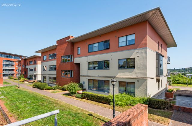 108 East Courtyard, Tullyvale, Cabinteely, Dublin 18, Cabinteely, Dublin 18 - Click to view photos