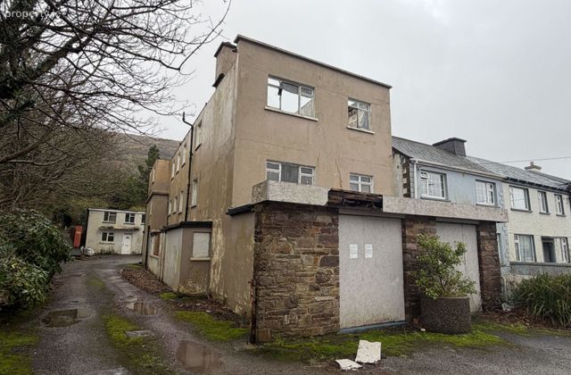 Carhan Road, Cahersiveen, Co. Kerry - Click to view photos