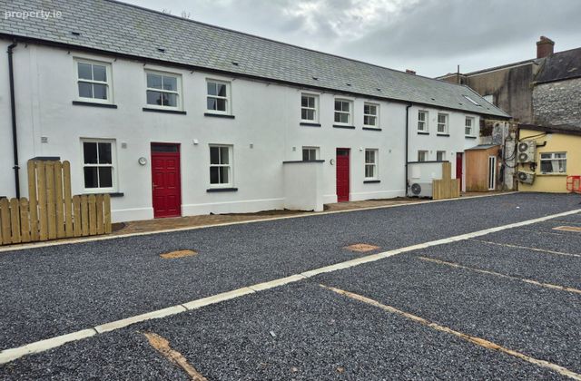 Kings Square Mews Mid Tce., Mitchelstown, Co. Cork - Click to view photos