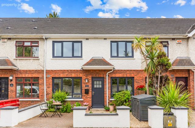 2 Strand Mews, Lea Road, Sandymount, Dublin 4 - Click to view photos