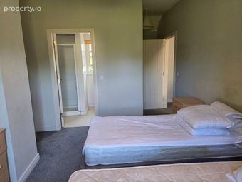 7 Bunratty Castle Gardens, Bunratty, Hurlers Cross, Co. Clare - Image 4