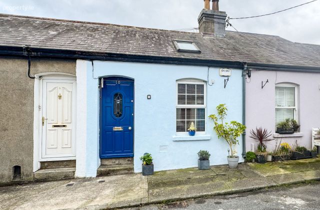 10 Coldwell Street, Glasthule, Co. Dublin - Click to view photos