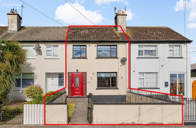 2052 Tullyville, Maddenstown, The Curragh, Co. Kildare - Click to view photos