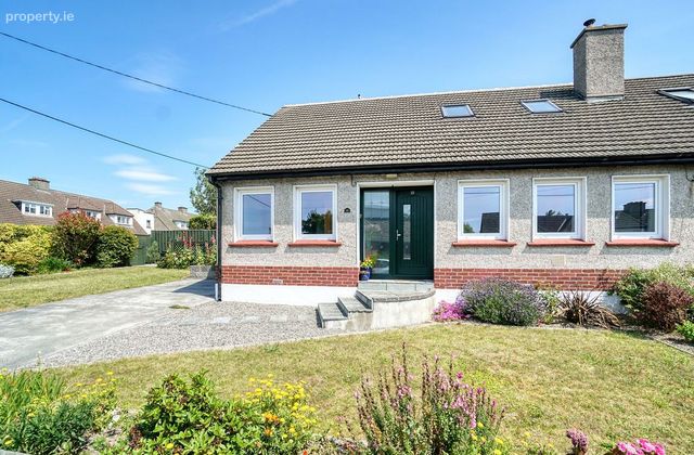 18 Shandon Park, Monkstown, Co. Dublin - Click to view photos