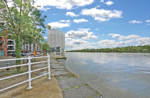Apartment 19, Steamboat Quay, Limerick City Centre, Co. Limerick - Click to view photos