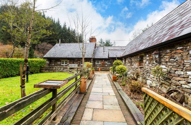 Clarisses Cottage, Glenmacnass, Glendalough, Glendalough, Co. Wicklow - Click to view photos