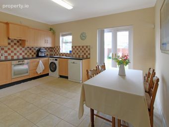 94 Sl&iacute; Gheal, Ballymoneen Road, Knocknacarra, Co. Galway - Image 4