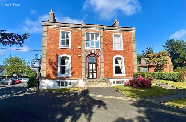 Roebuck House, Roebuck Court, Clonskeagh, Dublin 14 - Click to view photos