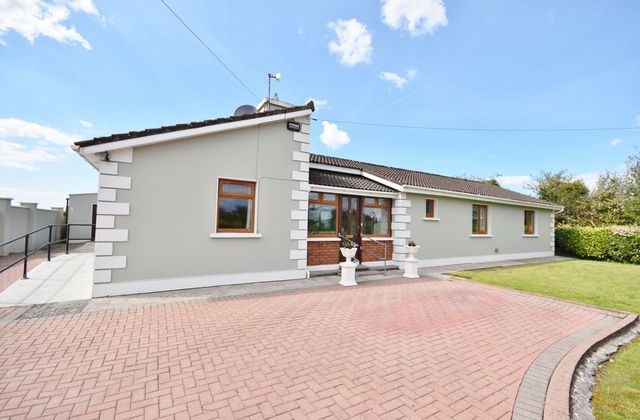 Knoppoge South, Ballyduff, Co. Kerry - Click to view photos