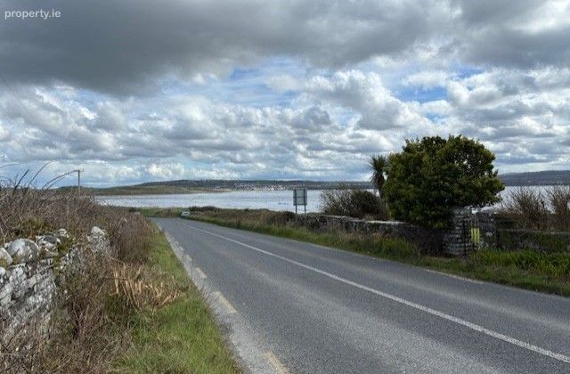 Liscannor Road, Lahinch, Co. Clare - Click to view photos