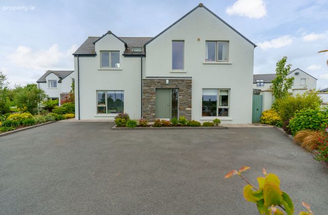 Tenaya, 5 Lia Fail, Kerry Road, Tower, Co. Cork - Click to view photos