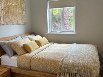 College Road, Galway, Modern 2-bed Apartment | &euro;2,500/month, Bohermore, Co. Galway - Image 2