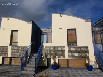 11 Castle Mews, Castle Street, Dalkey, Co. Dublin
