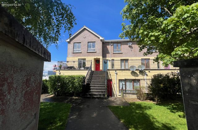 8 Woodleigh Grove, Blessington, Co. Wicklow - Click to view photos