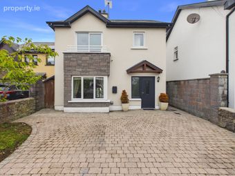82 Baunoge, Loughrea, Loughrea, Co. Galway