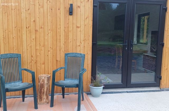 Straffan, Co. Kildare, Straffan, Co. Kildare - Click to view photos
