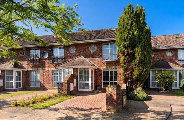 18 Esker Lodge, Lucan, Co. Dublin - Click to view photos