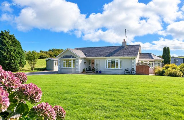 "dolly's Cottage", Ballyvaloo, Blackwater, Co. Wexford - Click to view photos
