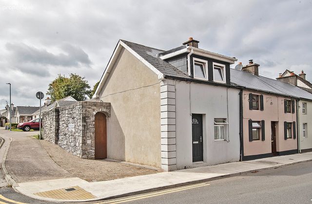 5 Fairlane, O'connell St, Dungarvan, Co Waterford, Dungarvan, Co. Waterford - Click to view photos