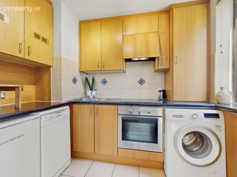 Rowan House, Mespil Estate, Ballsbridge, Dublin 4 - Image 4