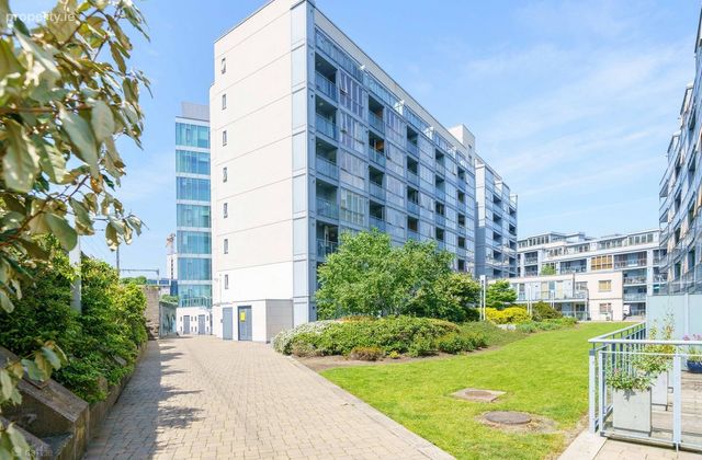 Apartment 32, The Hibernian, The Gasworks, Grand Canal Dock, Dublin 4 - Click to view photos
