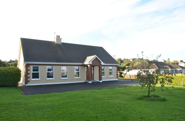 Carrig Road, Parkmore, Roscrea, Co. Tipperary., Roscrea, Co. Tipperary - Click to view photos