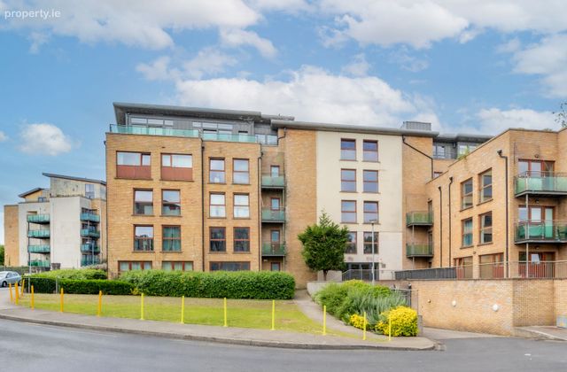 Apartment 10, The Oaks, Royal Canal Park, Dublin 15 - Click to view photos