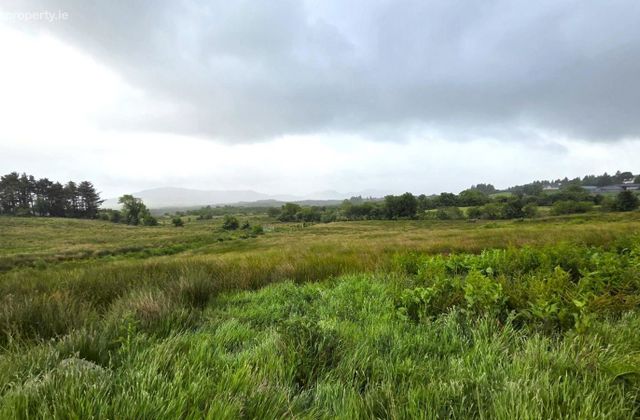 Knockfarnaght, Lahardaun, Ballina, Co. Mayo - Click to view photos