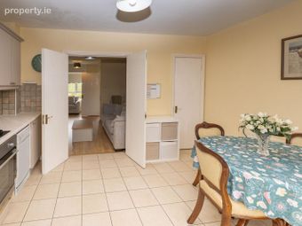 44 Castlegrange Square, Clondalkin, Dublin 22 - Image 3