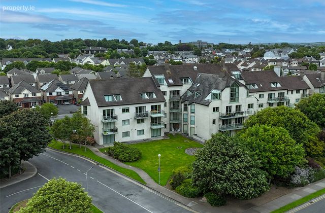 11 Aras Na Tra, Cois Cuain, Salthill, Galway, Salthill, Co. Galway - Click to view photos