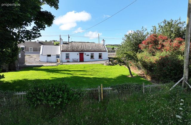 Kathy`s Cottage, Ballybrack Lower, Moville, Co. Donegal, Greencastle, Co. Donegal - Click to view photos