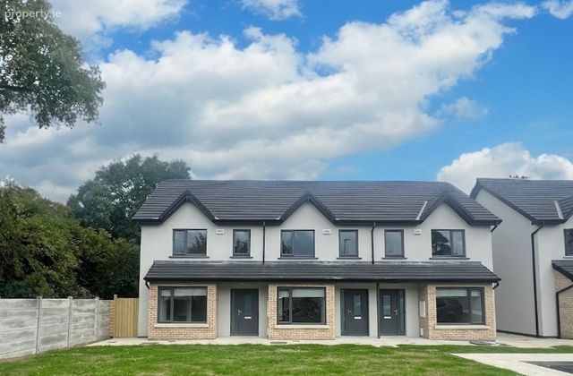 1 Cl&oacute;s R&aacute;th C&uacute;il, School Road, Rathcoole, Co. Dublin - Click to view photos