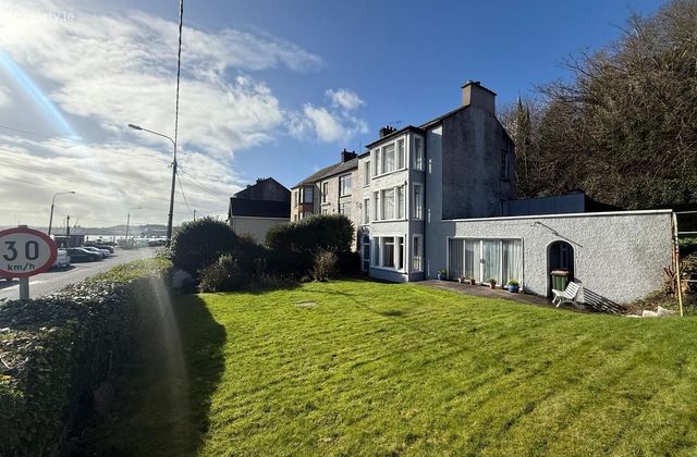 3 Fairy Hill, Strand Road, Monkstown, Co. Cork - Click to view photos