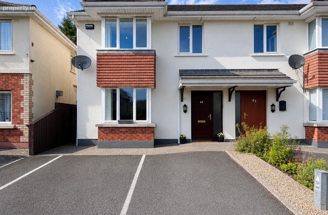 44 Fearann R&iacute;, Doughiska, Co. Galway - Click to view photos