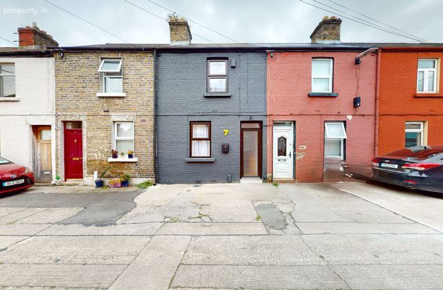 7 Saint Joseph's Place, Prussia Street, Stoneybatter, Dublin 7 - Click to view photos