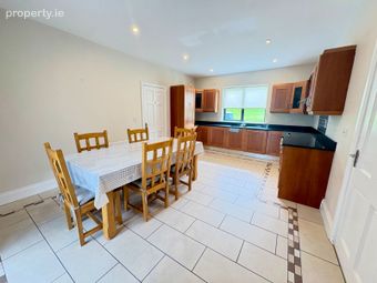 8 Lough Owel Village, Mullingar, Co. Westmeath - Image 3
