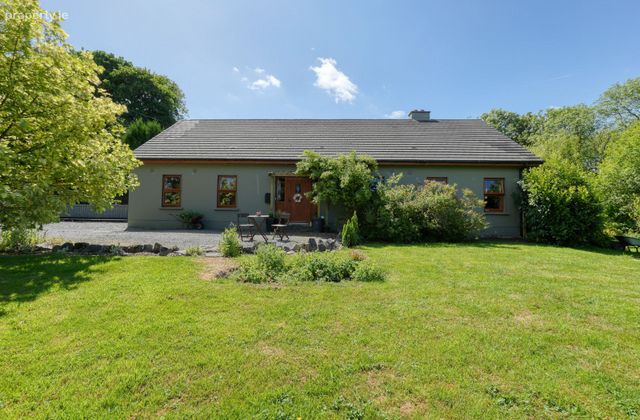 Ballindoolin, Edenderry, Grange, Co. Kildare - Click to view photos