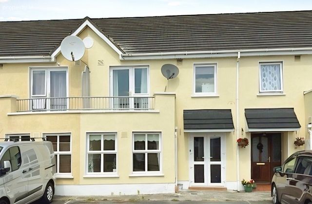 27 Brookfields, Shannon, Co. Clare - Click to view photos