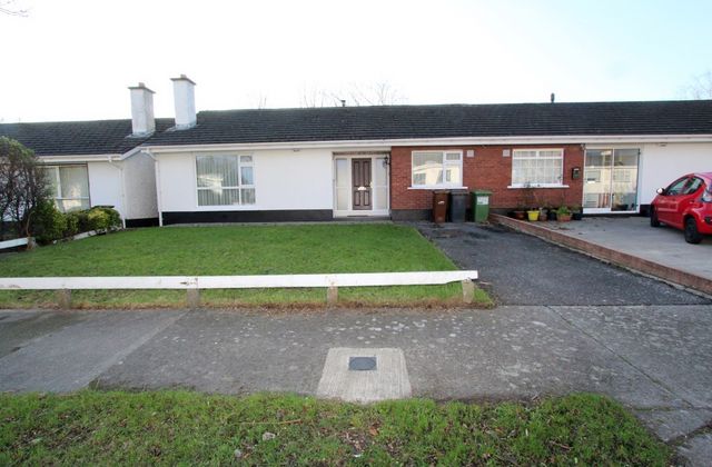 51 Delaford Avenue, Knocklyon, Dublin 16 - Click to view photos
