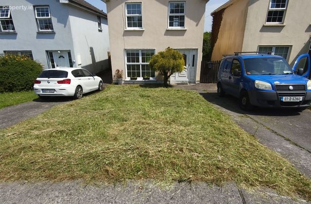 2 Lissadell, Maryborough Hill, Rochestown, Co. Cork - Click to view photos