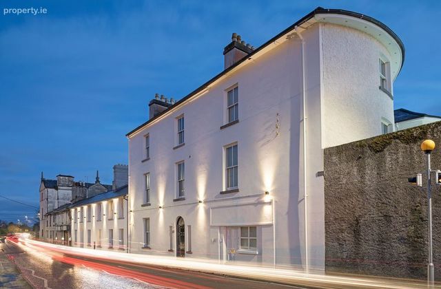 Fort-eyre House, Shantalla, Co. Galway - Click to view photos