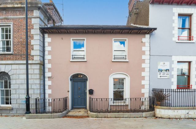 6 Market Square, Castleblayney, Co. Monaghan - Click to view photos