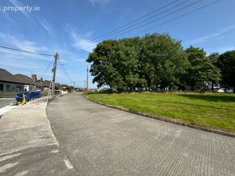 50 Woodland Drive, &Aacute;rd Easmuinn, Dundalk, Co. Louth - Image 2