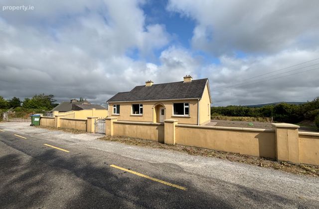 Dromavally, Ballyseedy, Farmer's Bridge, Co. Kerry - Click to view photos
