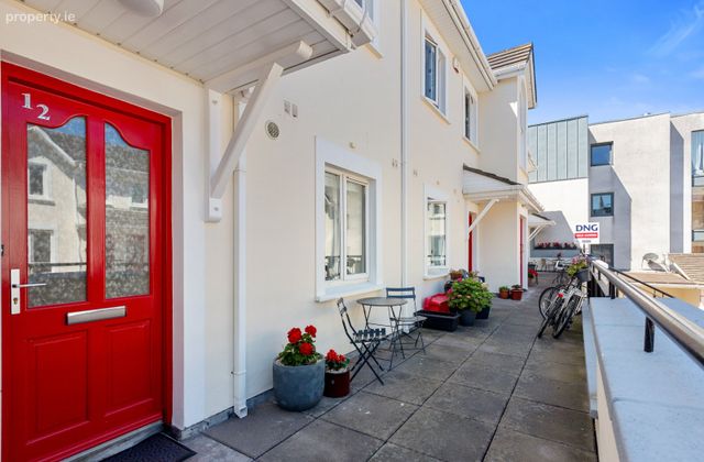 12 Saint Helen's Court, George's Street Lower, Dun Laoghaire, Co Dublin, Dun Laoghaire, Co. Dublin - Click to view photos