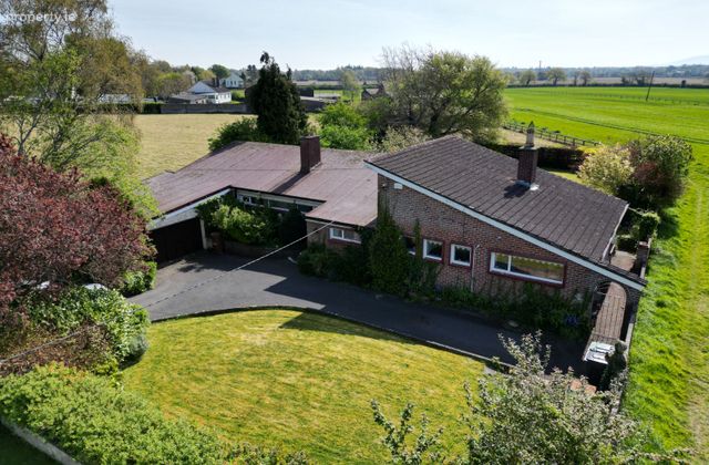 Knock Na Ree, Westmanstown, Lucan, Co. Dublin - Click to view photos