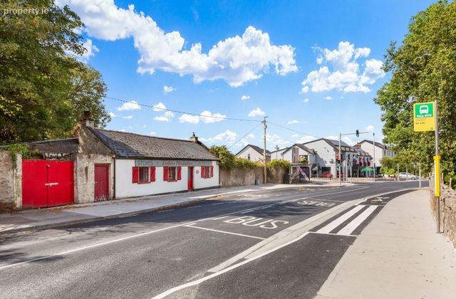 Golden Ball Cottage, Enniskerry Road, Kilternan, Dublin 18 - Click to view photos