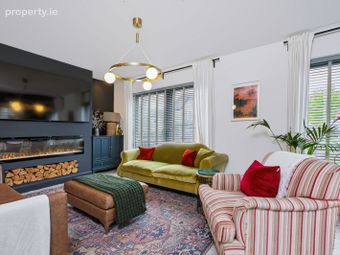 18 Hollywoodrath Place, Hollystown, Dublin 15 - Image 2