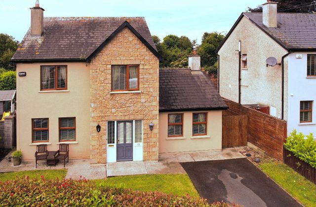 12 Dun N'or, Donaskeagh, Co. Tipperary - Click to view photos